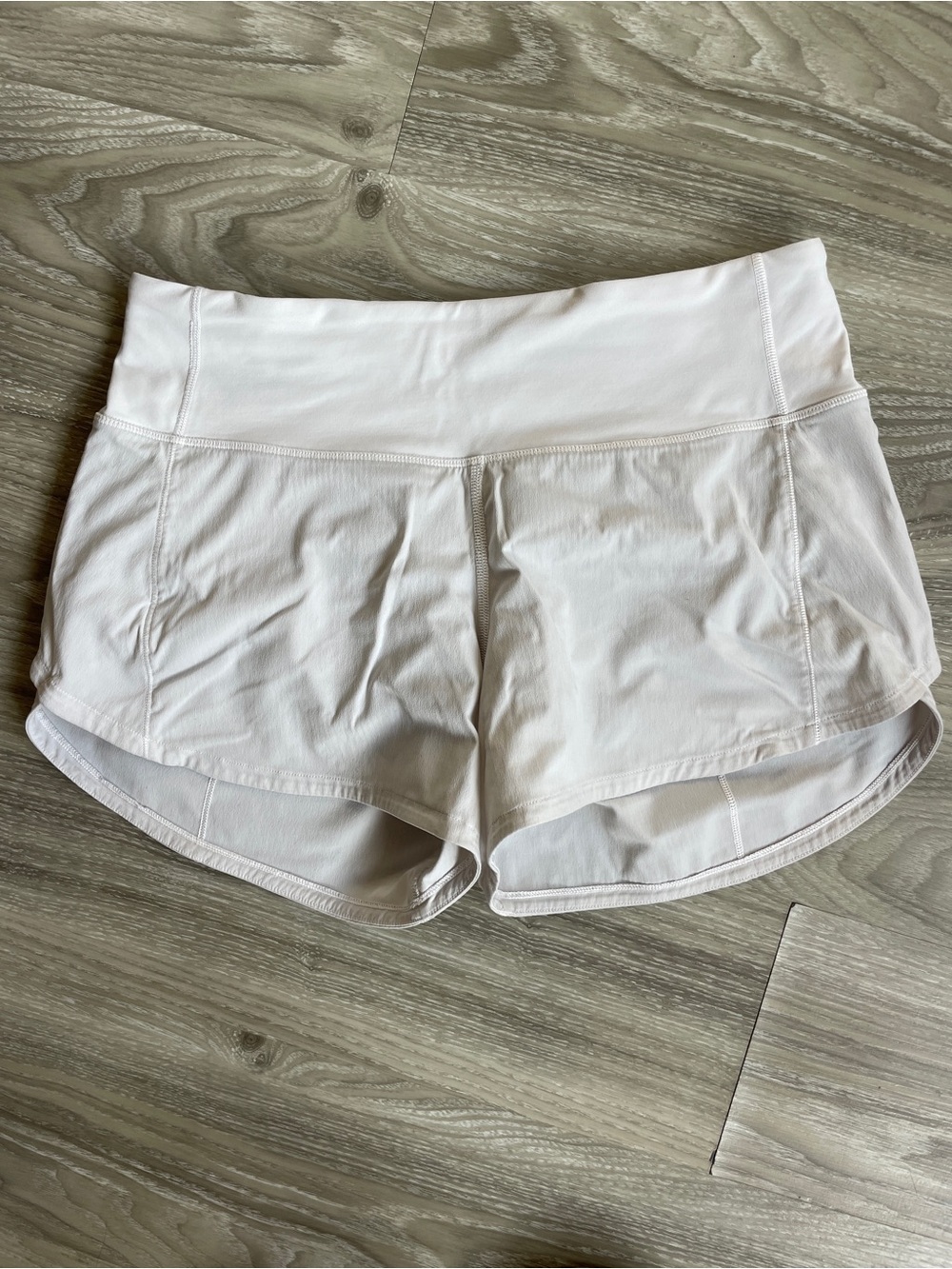 Lululemon Speed Up white 4” shorts size 4T